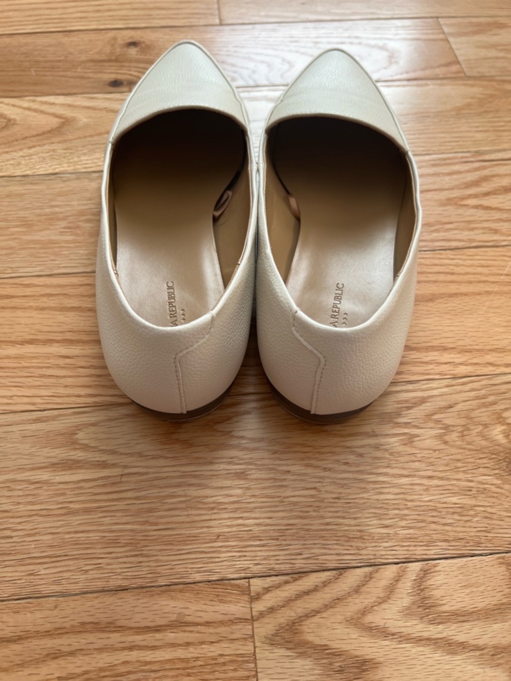 Banana Republic Ivory Pointed-Toe Leather Flats - Picture 4 of 7